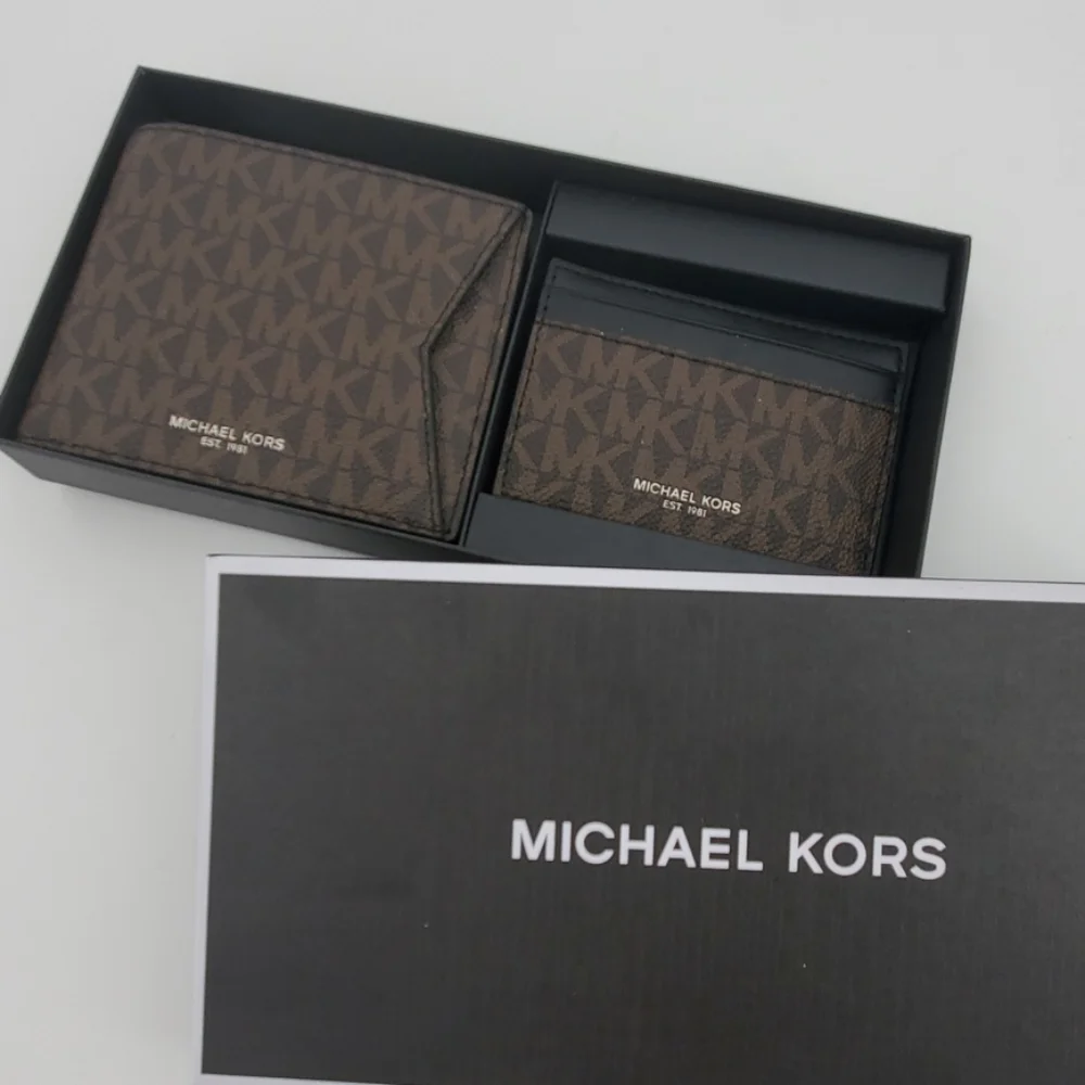 🆕 Michael Kors Billfold with ID Credit Card Gift Set